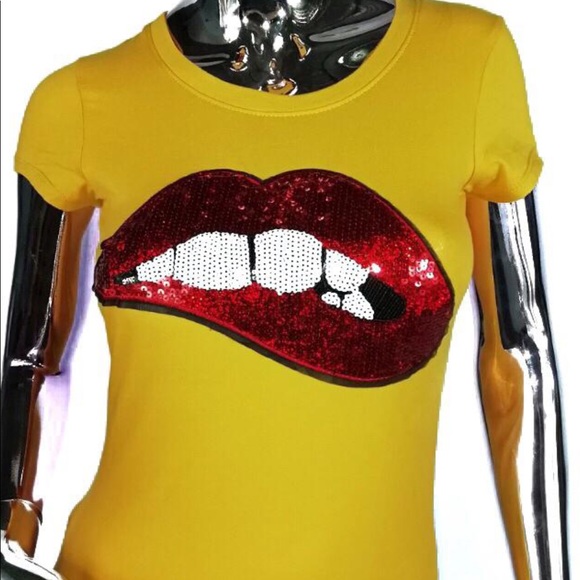 T shirt with lips application - Picture 3 of 4